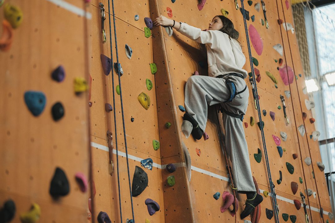 Escalade pour les adolescents au gymnase de Reuilly Paris 12