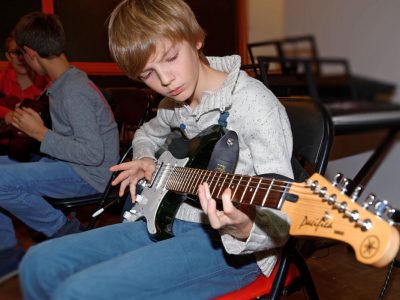 Cours de guitare électrique individuels ou collectifs